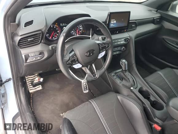 2021 Hyundai Veloster z VIN KMHT36AH1MU008985, wystawiony jako Copart lot #80621594 z przebiegiem 16 722 mil mil oraz Szkoda całkowita • Salvage title. Historia ofert i sprzedaży dostępna na DreamBid. Obrazek 8.