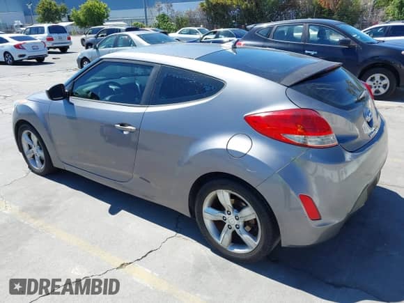 2012 Hyundai Veloster w/Gray Int z VIN KMHTC6AD1CU020968, wystawiony jako IAAI lot #43022090 z przebiegiem 165 974 mil mil oraz . Historia ofert i sprzedaży dostępna na DreamBid. Obrazek 3.