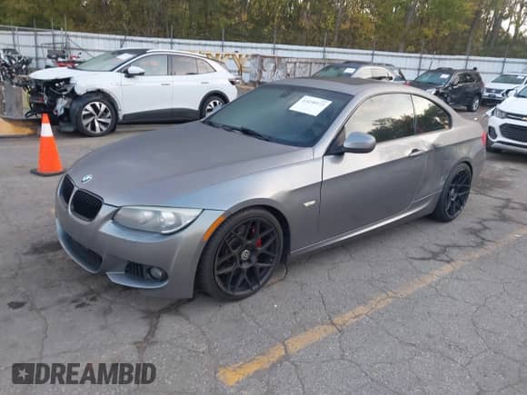 2012 BMW 3 Series 335i с VIN WBAKG7C58CE803387, выставлен на аукционе IAAI как лот 43438973 с пробегом 129 264 миль миль и . История ставок и продаж доступна на DreamBid. Изображение 2.