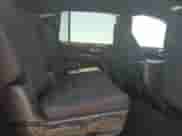 2023 Chevrolet Suburban LS z VIN 1GNSKBKD7PR459408, wystawiony jako Copart lot #66578325 z przebiegiem 24 725 mil mil oraz Szkoda całkowita • Salvage title. Historia ofert i sprzedaży dostępna na DreamBid. Obrazek 11.