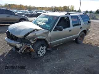 2002 Chevrolet Blazer LS с VIN 1GNDT13W52K232896, выставлен на аукционе IAAI как лот 43419026 с пробегом 111 121 миль миль и . История ставок и продаж доступна на DreamBid. Изображение 2.