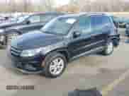 2017 Volkswagen Tiguan S с VIN WVGAV7AX1HW507472, выставлен на аукционе IAAI как лот 41083968 с пробегом 73 238 миль миль и . История ставок и продаж доступна на DreamBid. Изображение 17.