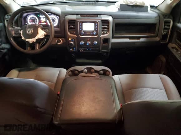 2023 Ram 1500 Tradesman z VIN 1C6RR7FT2PS537210, wystawiony jako Copart lot #56388985 z przebiegiem 62 140 mil mil oraz Czysty tytuł • Clean title. Historia ofert i sprzedaży dostępna na DreamBid. Obrazek 8.