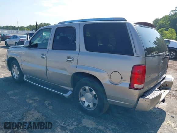 2004 Cadillac Escalade with VIN 1GYEC63T64R257729, listed as a IAAI auction lot 42682633 with 204,439 mi miles and . Bid and sale history available at DreamBid. Image 3.