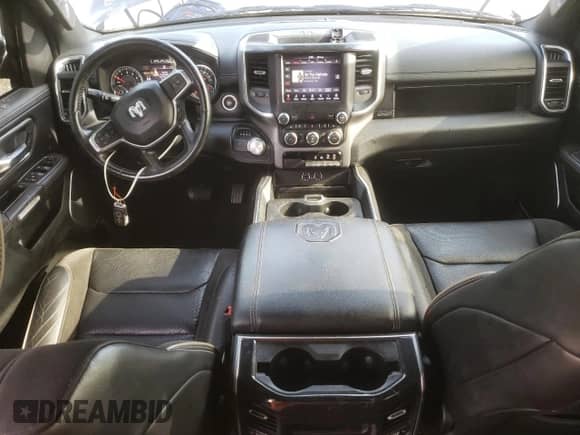 2021 Ram 1500 Laramie z VIN 1C6RREJT1MN673835, wystawiony jako Copart lot #70634005 z przebiegiem 94 330 mil mil oraz Szkoda całkowita • Salvage title. Historia ofert i sprzedaży dostępna na DreamBid. Obrazek 8.