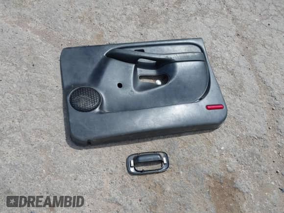 2004 Chevrolet Silverado 2500HD LS with VIN 1GCHK24144E137012, listed as a IAAI auction lot 42042283 with 197,284 mi miles and . Bid and sale history available at DreamBid. Image 12.