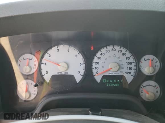 2007 Dodge 1500 SLT z VIN 3D7KR19D97G701979, wystawiony jako Copart lot #90297205 z przebiegiem 250 588 mil mil oraz Szkoda całkowita • Salvage title. Historia ofert i sprzedaży dostępna na DreamBid. Obrazek 9.