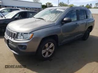 2011 Jeep Compass z VIN 1J4NF1FB9BD277187, wystawiony jako Copart lot #69288125 z przebiegiem 110 932 mil mil oraz Szkoda całkowita • Salvage title. Historia ofert i sprzedaży dostępna na DreamBid. Obrazek 1.