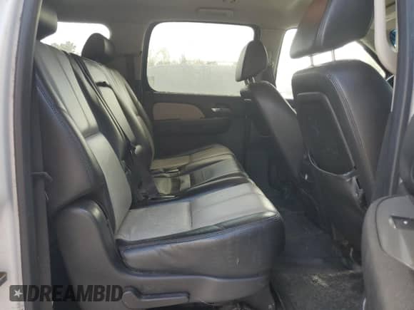 2008 Chevrolet Suburban with VIN 3GNFK18358G138370, listed as a Copart auction lot 76230344 with 303,788 mi miles and Clean title. Bid and sale history available at DreamBid. Image 11.