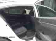 2018 Hyundai Elantra SEL z VIN 5NPD84LF8JH308278, wystawiony jako IAAI lot #43317028 z przebiegiem 75 065 mil mil oraz . Historia ofert i sprzedaży dostępna na DreamBid. Obrazek 8.