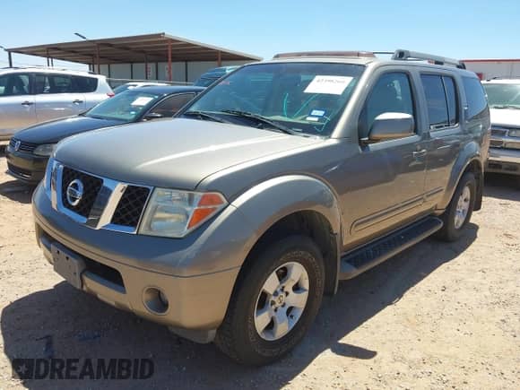 2006 Nissan Pathfinder SE z VIN 5N1AR18UX6C684856, wystawiony jako IAAI lot #42398266 z przebiegiem 203 140 mil mil oraz . Historia ofert i sprzedaży dostępna na DreamBid. Obrazek 2.