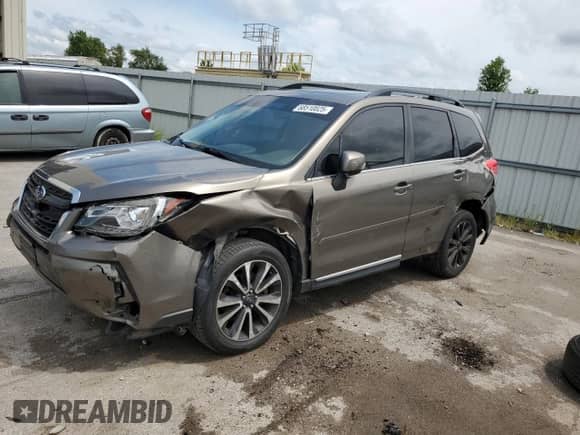 2017 Subaru Forester Touring z VIN JF2SJGWC1HH557983, wystawiony jako Copart lot #68510025 z przebiegiem 122 654 mil mil oraz Szkoda całkowita • Salvage title. Historia ofert i sprzedaży dostępna na DreamBid. Obrazek 1.