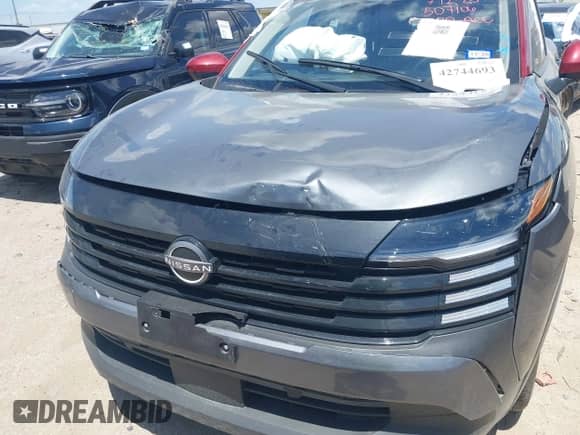 2025 Nissan Kicks SV with VIN 3N8AP6CA0SL333929, listed as a IAAI auction lot 42744693 with Not provided miles and . Bid and sale history available at DreamBid. Image 11.