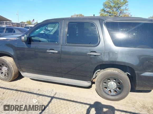 2013 Chevrolet Tahoe Commercial with VIN 1GNLC2E05DR266048, listed as a IAAI auction lot 40848505 with 95,459 mi miles and . Bid and sale history available at DreamBid. Image 14.