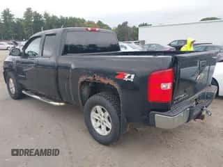 2011 Chevrolet Silverado 1500 LTZ z VIN 1GCRKTE3XBZ235087, wystawiony jako IAAI lot #43288746 z przebiegiem 140 569 mil mil oraz . Historia ofert i sprzedaży dostępna na DreamBid. Obrazek 3.