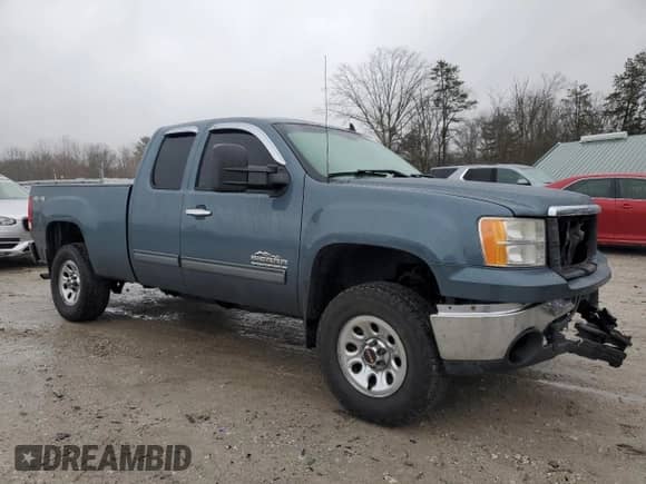 2011 GMC Sierra 1500 SL z VIN 1GTR2UEA4BZ370165, wystawiony jako Copart lot #52070615 z przebiegiem 192 528 mil mil oraz Szkoda całkowita • Salvage title. Historia ofert i sprzedaży dostępna na DreamBid. Obrazek 4.