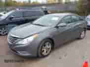 2013 Hyundai Sonata GLS z VIN 5NPEB4AC2DH686311, wystawiony jako IAAI lot #43498374 z przebiegiem 126 454 mil mil oraz . Historia ofert i sprzedaży dostępna na DreamBid. Obrazek 2.