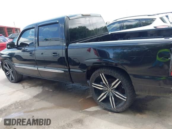 2005 GMC Sierra 1500 SLE z VIN 2GTEC13TX51314498, wystawiony jako IAAI lot #42730701 z przebiegiem 186 416 mil mil oraz . Historia ofert i sprzedaży dostępna na DreamBid. Obrazek 15.