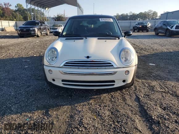 2006 MINI Hardtop with VIN WMWRC33536TK66138, listed as a Copart auction lot 81620335 with 128,877 mi miles and Salvage title. Bid and sale history available at DreamBid. Image 5.