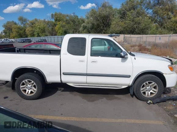 2004 Toyota Tundra SR5 z VIN 5TBBT44114S456028, wystawiony jako IAAI lot #43430467 z przebiegiem 230 434 mil mil oraz . Historia ofert i sprzedaży dostępna na DreamBid. Obrazek 13.