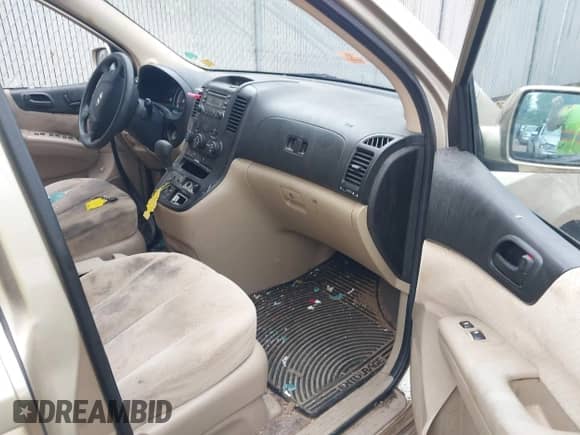 2008 Hyundai Entourage GLS with VIN KNDMC233686047181, listed as a IAAI auction lot 42691101 with 224,101 mi miles and . Bid and sale history available at DreamBid. Image 5.