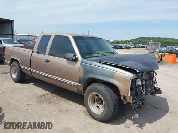 1996 Chevrolet Silverado 1500 with VIN 2GCEC19R4T1235093, listed as a IAAI auction lot 43072181 with 291,673 mi miles and . Bid and sale history available at DreamBid. Image 1.