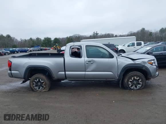 2018 Toyota Tacoma SR5 с VIN 5TFSZ5AN4JX156296, выставлен на аукционе IAAI как лот 41911608 с пробегом 105 340 миль миль и . История ставок и продаж доступна на DreamBid. Изображение 13.