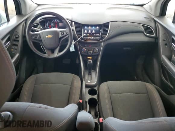 2021 Chevrolet Trax LS с VIN KL7CJKSB4MB307912, выставлен на аукционе Copart как лот 63120935 с пробегом Не указан миль и Чистый • Clean title. История ставок и продаж доступна на DreamBid. Изображение 8.