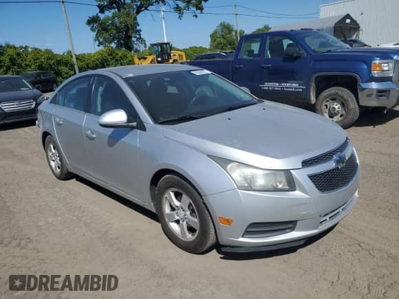 2014 Chevrolet Cruze 1LT z VIN 1G1PC5SB5E7218492, wystawiony jako Copart lot #70284915 z przebiegiem 170 608 mil mil oraz Szkoda całkowita • Salvage title. Historia ofert i sprzedaży dostępna na DreamBid. Obrazek 4.
