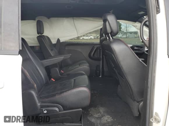 2019 Dodge Grand Caravan GT z VIN 2C4RDGEG1KR696533, wystawiony jako Copart lot #85162924 z przebiegiem Nie podano mil oraz Szkoda całkowita • Salvage title. Historia ofert i sprzedaży dostępna na DreamBid. Obrazek 11.