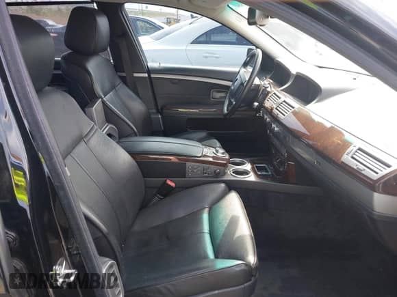 2007 BMW 7 Series 750Li z VIN WBAHN83597DT73225, wystawiony jako IAAI lot #42157434 z przebiegiem 84 459 mil mil oraz . Historia ofert i sprzedaży dostępna na DreamBid. Obrazek 5.