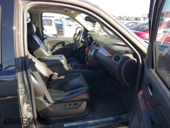 2013 Chevrolet Tahoe LTZ с VIN 1GNSCCE07DR123376, выставлен на аукционе IAAI как лот 41750363 с пробегом 115 611 миль миль и . История ставок и продаж доступна на DreamBid. Изображение 5.