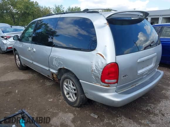 1999 Dodge Caravan SE with VIN 1B4GP44G1XB884423, listed as a IAAI auction lot 43298909 with 225,607 mi miles and . Bid and sale history available at DreamBid. Image 3.