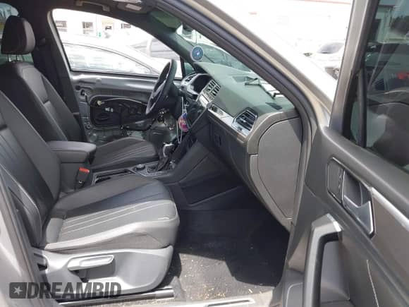 2022 Volkswagen Tiguan SE R-Line Black с VIN 3VV8B7AX9NM093043, выставлен на аукционе IAAI как лот 42290191 с пробегом 55 136 миль миль и . История ставок и продаж доступна на DreamBid. Изображение 5.