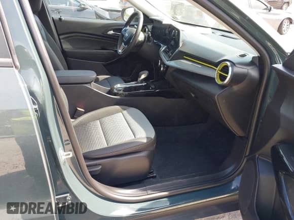 2025 Chevrolet Trax LT с VIN KL77LHEP1SC213080, выставлен на аукционе IAAI как лот 42992895 с пробегом 1 802 миль миль и . История ставок и продаж доступна на DreamBid. Изображение 5.