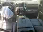 2021 Chevrolet Silverado 1500 RST z VIN 3GCPWDED0MG376506, wystawiony jako Copart lot #66564565 z przebiegiem 104 707 mil mil oraz Szkoda całkowita • Salvage title. Historia ofert i sprzedaży dostępna na DreamBid. Obrazek 8.