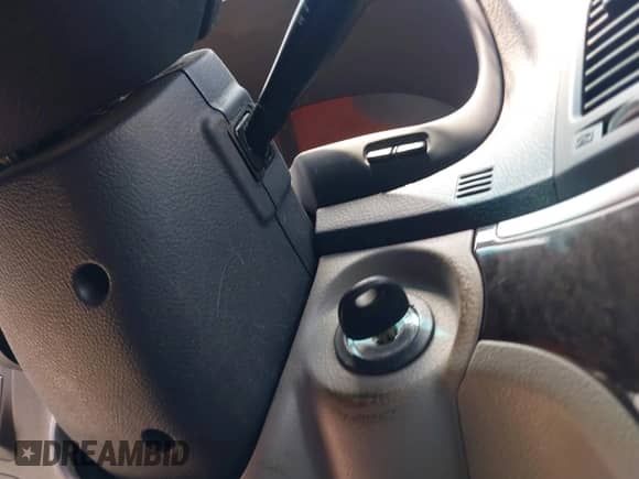 2008 Hyundai Santa Fe SE with VIN 5NMSH13E28H221819, listed as a IAAI auction lot 43032250 with 187,237 mi miles and . Bid and sale history available at DreamBid. Image 11.