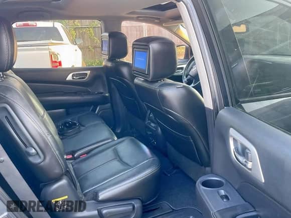 2014 Nissan Pathfinder S with VIN 5N1AR2MN5EC685142, listed as a Copart auction lot 81525445 with 120,174 mi miles and Clean title. Bid and sale history available at DreamBid. Image 6.