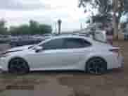 2019 Toyota Camry XSE z VIN 4T1B61HK7KU731311, wystawiony jako IAAI lot #43254151 z przebiegiem 94 898 mil mil oraz . Historia ofert i sprzedaży dostępna na DreamBid. Obrazek 14.