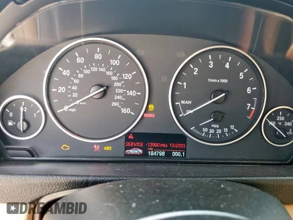 2013 BMW 3 Series 328i с VIN WBA3A5G51DNP26965, выставлен на аукционе Copart как лот 81270935 с пробегом 184 798 миль миль и Списание • Salvage title. История ставок и продаж доступна на DreamBid. Изображение 9.