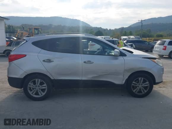2010 Hyundai Tucson GLS с VIN KM8JUCAC1AU077176, выставлен на аукционе IAAI как лот 43237848 с пробегом Не указан миль и . История ставок и продаж доступна на DreamBid. Изображение 13.