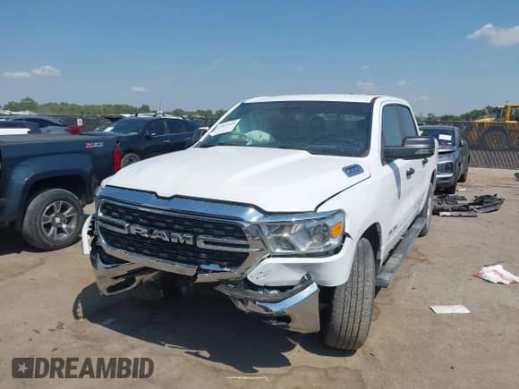 2023 Ram 1500 Big Horn z VIN 1C6RREFT2PN579184, wystawiony jako IAAI lot #43023028 z przebiegiem 47 603 mil mil oraz . Historia ofert i sprzedaży dostępna na DreamBid. Obrazek 18.