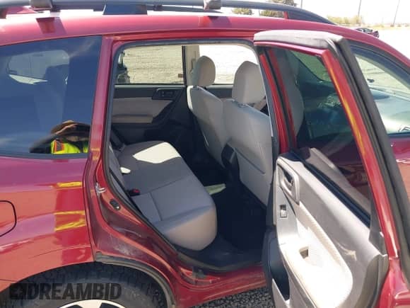 2018 Subaru Forester Premium z VIN JF2SJAGC0JH428568, wystawiony jako IAAI lot #42908934 z przebiegiem 147 546 mil mil oraz . Historia ofert i sprzedaży dostępna na DreamBid. Obrazek 8.