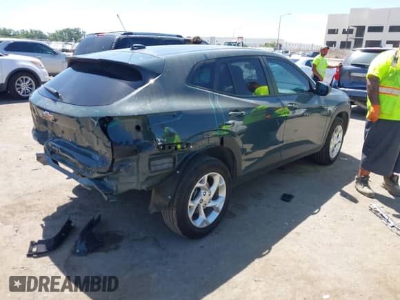 2025 Chevrolet Trax LS с VIN KL77LFEPXSC152056, выставлен на аукционе IAAI как лот 42847473 с пробегом 11 551 миль миль и . История ставок и продаж доступна на DreamBid. Изображение 4.
