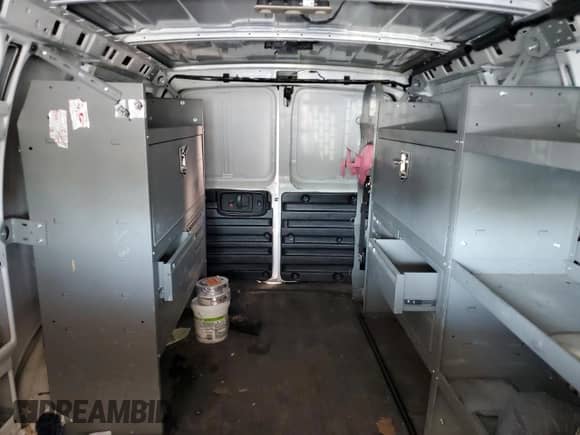 2022 Chevrolet Express Cargo с VIN 1GCWGAFPXN1268703, выставлен на аукционе Copart как лот 52439515 с пробегом 63 576 миль миль и Списание • Salvage title. История ставок и продаж доступна на DreamBid. Изображение 10.