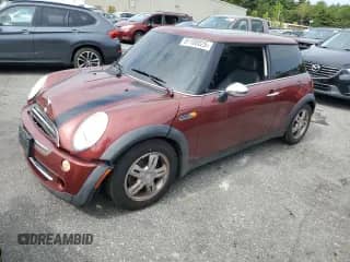 2006 MINI Hardtop with VIN WMWRC33526TK66647, listed as a Copart auction lot 81100025 with 179,203 mi miles and Salvage title. Bid and sale history available at DreamBid. Image 1.