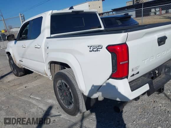 2024 Toyota Tacoma SR5 with VIN 3TMLB5JN1RM022825, listed as a IAAI auction lot 41356038 with 3,977 mi miles and . Bid and sale history available at DreamBid. Image 3.