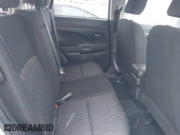 2023 Mitsubishi Outlander ES z VIN JA4ARUAU9PU014995, wystawiony jako IAAI lot #41550250 z przebiegiem 34 388 mil mil oraz . Historia ofert i sprzedaży dostępna na DreamBid. Obrazek 8.