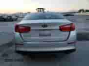2015 Kia Optima LX z VIN 5XXGM4A70FG380552, wystawiony jako Copart lot #86381004 z przebiegiem 84 514 mil mil oraz Szkoda całkowita • Salvage title. Historia ofert i sprzedaży dostępna na DreamBid. Obrazek 6.