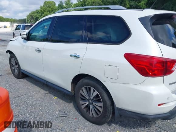 2017 Nissan Pathfinder SV with VIN 5N1DR2MM8HC600965, listed as a IAAI auction lot 42735306 with 135,065 mi miles and . Bid and sale history available at DreamBid. Image 3.